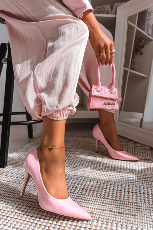 Růžové lodičky z lakované ekokůže