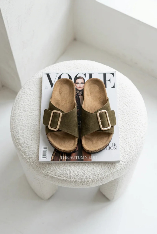 Kožené semišové dámské pantofle s přezkou