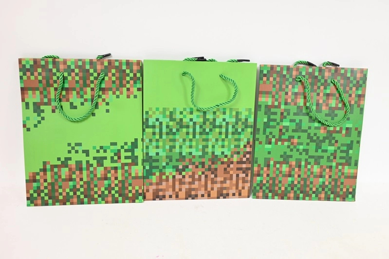 Dárková taška s pixelovým motivem 26 × 32 × 20 cm