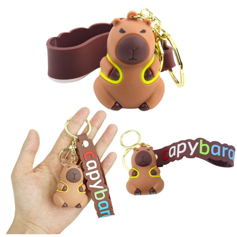 Přívěsek Kapybara Se Žlutým Batůžkem