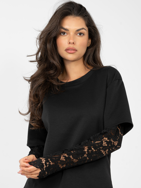 Černá halenka s krajkovými rukávy