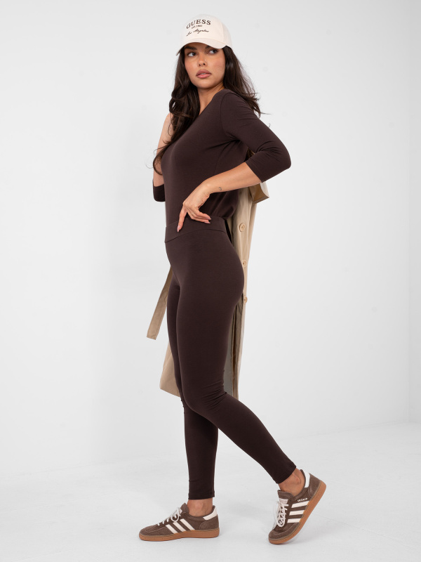 Tmavě hnědé legíny