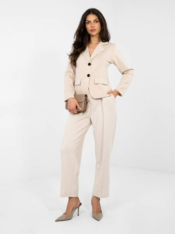 Sako ve světle béžové barvě