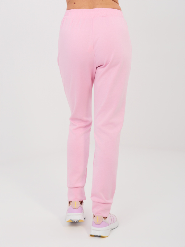 Pastelowo růžový komplet s tvarováním