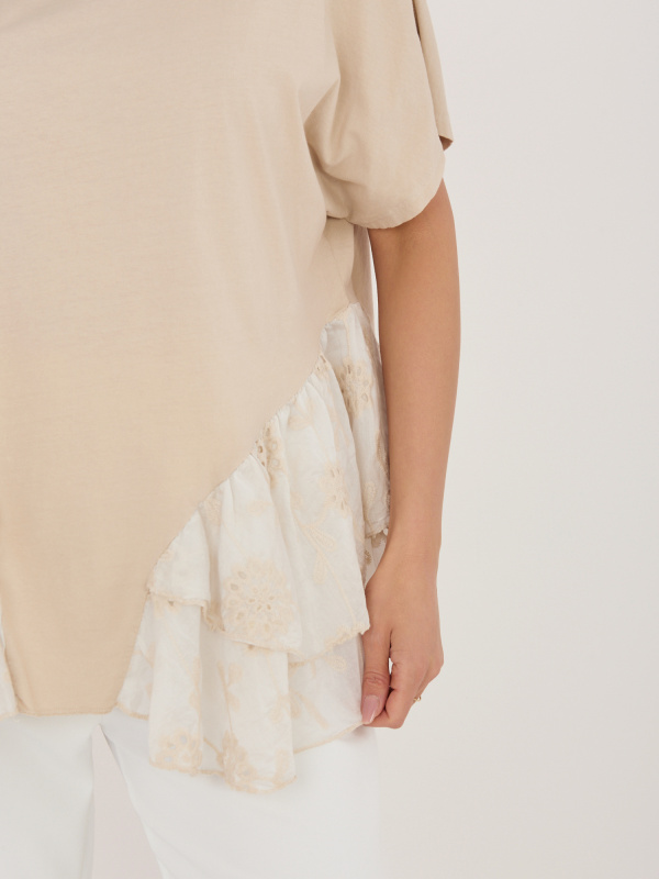 Béžová halenka s rozšířeným dolem