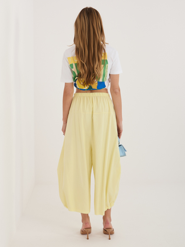 Světle žluté kalhoty