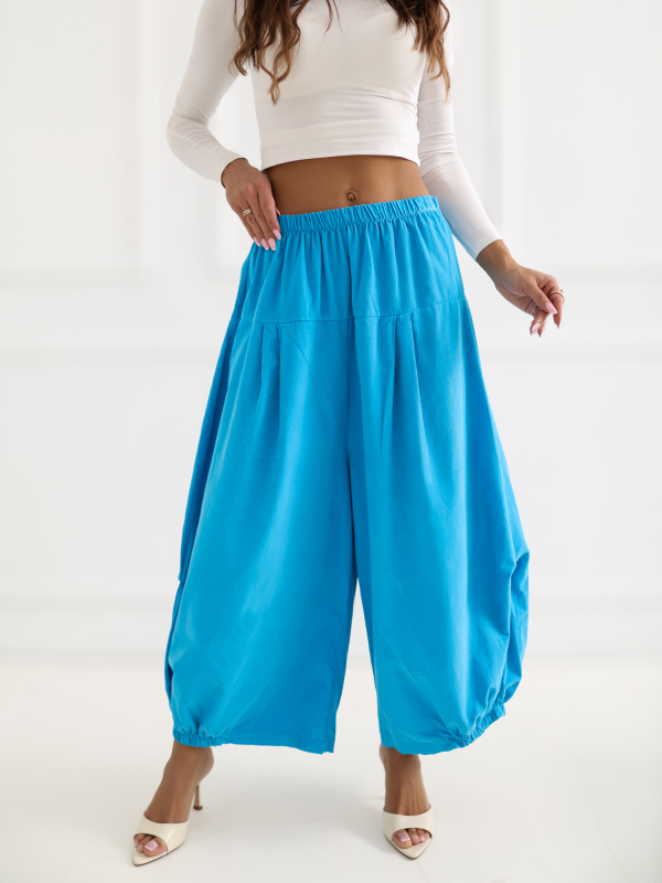 Modré sametové kalhoty