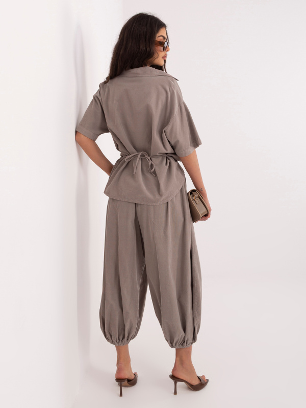 Tmavě béžové kalhoty z manšestru