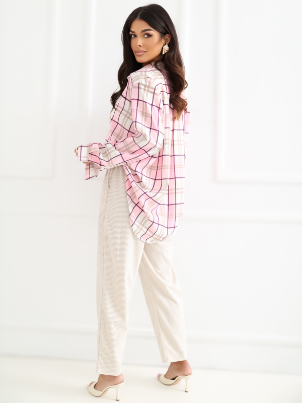 Jasnorůžová košile oversize v káře