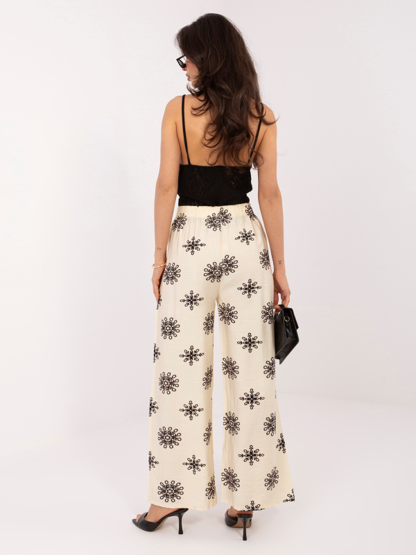 Jasnobéžové vzorované kalhoty