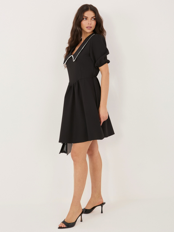 Černé mini šaty s bohatým rukávem