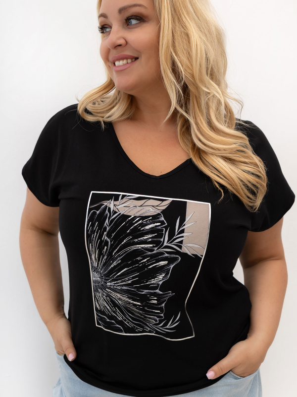Černé plus size tričko s květinovým motivem