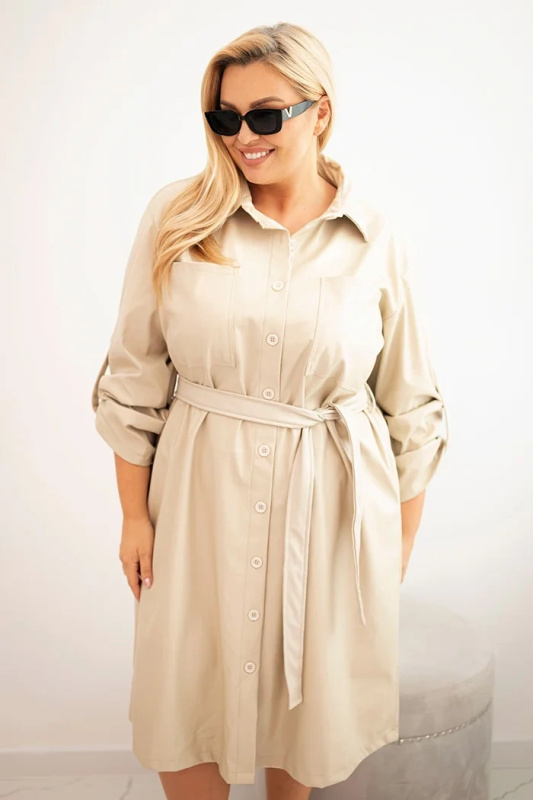 Kesi Dámský kabát z eko-kůže Plus Size s páskem a límečkem černá Barva: Béžová, Velikost: 2XL/3XL