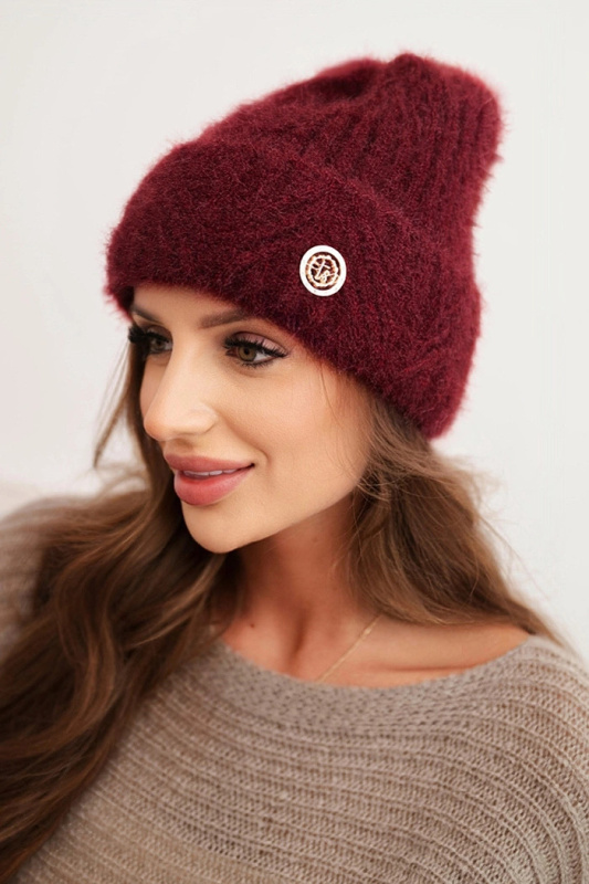 Dámská zimní čepice z nadýchané příze a s elegantním knoflíkem bordová UNI