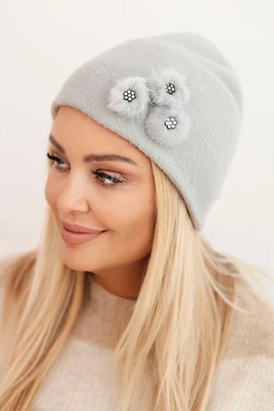 Dámská čepice s ozdobnými kožešinovými květy elegantní světlá šedá UNI