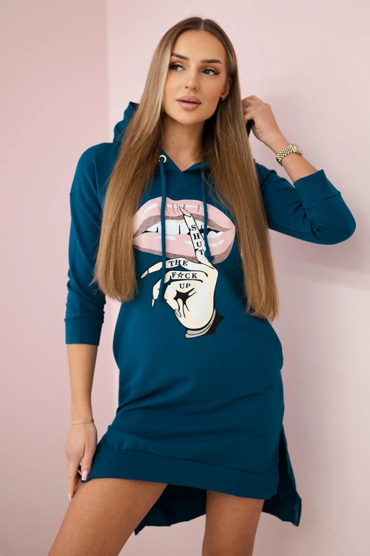 Šaty s delšími zády a barevným potiskem marine UNI