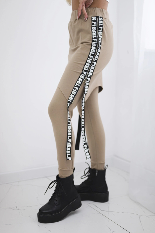 Kalhoty/oblek s nápisem selfie camel UNI