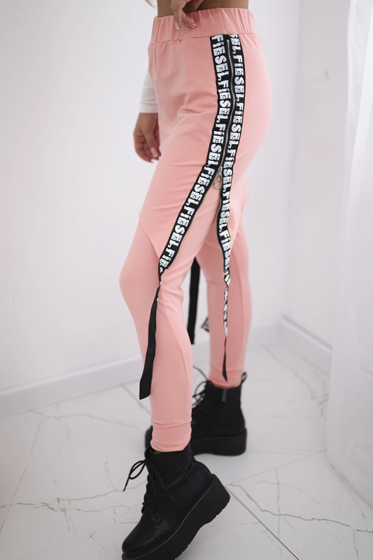 Kalhoty/oblek s nápisem meruňková selfie UNI