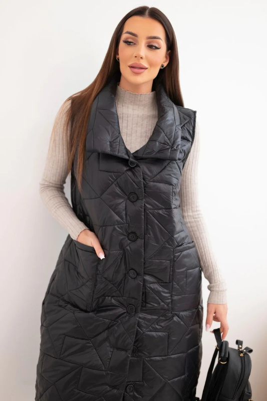 Dlouhá černá prošívaná vesta se stojáčkem