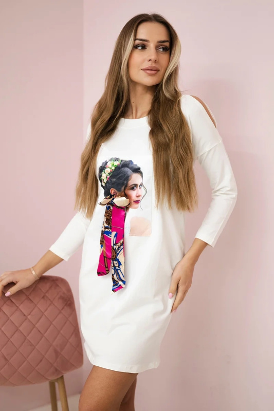 Kesi Šaty 66826 s grafikou a barevnou 3D Barva: Smetanová, Velikost: UNI