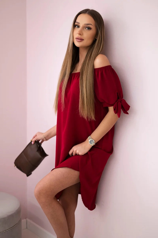 Kesi Šaty 3320 svázané na rukávech Barva: Bordó, Velikost: UNI