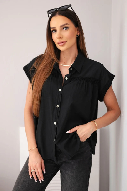 Dámská halenka košilového střihu s krajkou černá