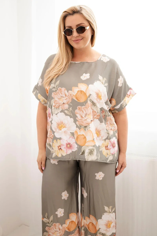Kesi Plus Size set s blůzkou a květinovými kalhotami