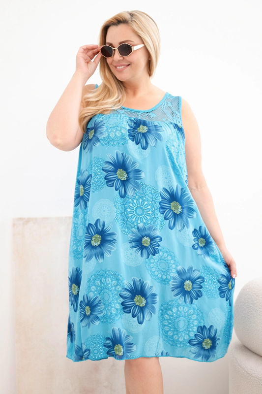 Plus-size šaty s krajkovým výstřihem