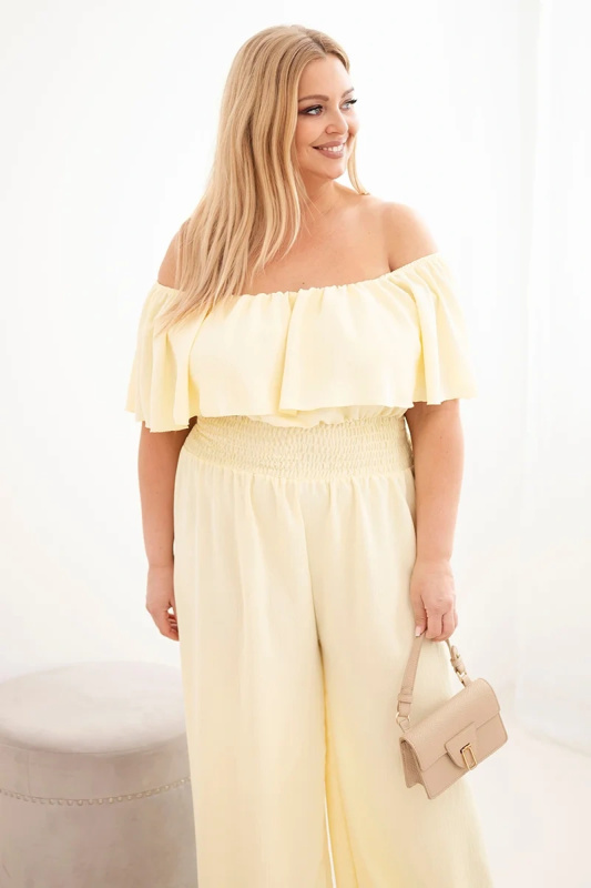 Kesi Dámský overal Plus Size s odhalenými rameny, volánem a širokými nohavicemi černý Barva: Žlutá, Velikost: UNI