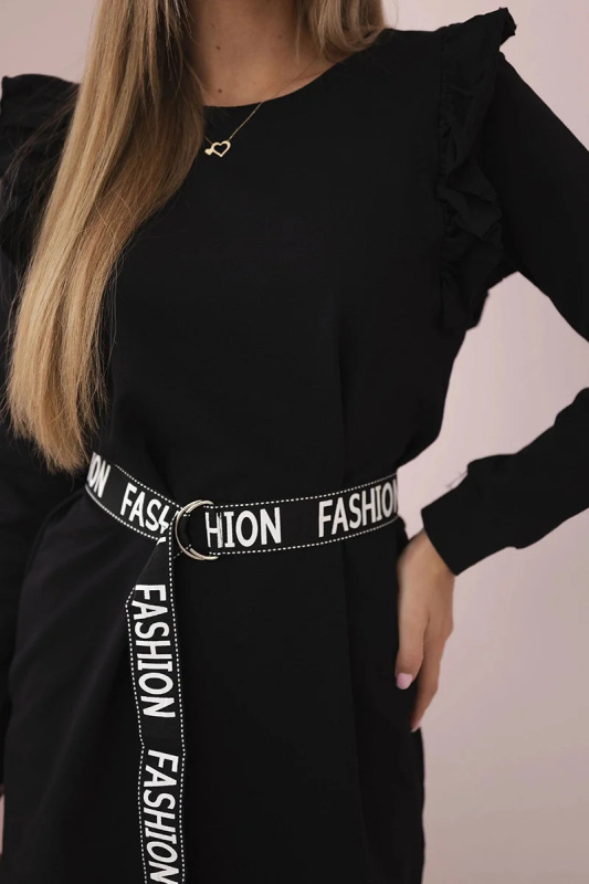 Kesi Šaty 69463 s volánky a páskem Barva: Černá, Velikost: UNI