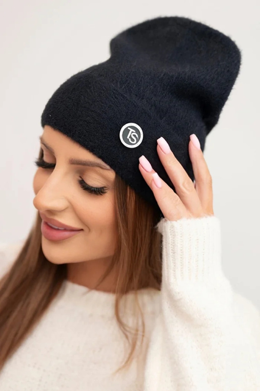 Polski Dámská měkká čepice z alpaky s ozdobnou plíškem Barva: Černá, Velikost: UNI