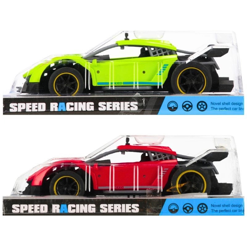 Závodní auto s gumovými koly a funkcí natažení