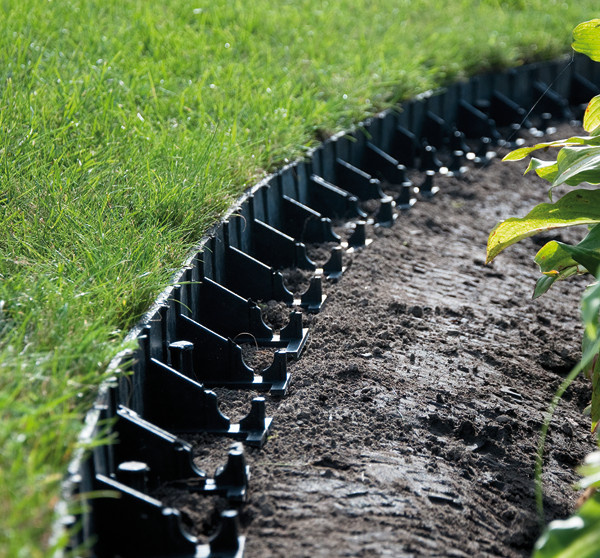 Plastový obrubník Bradas 78 mm