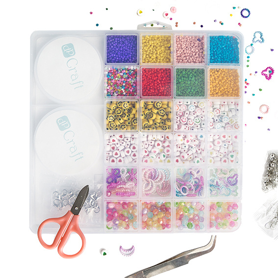 Sada korálků a příslušenství v plastové krabičce (3300ks)