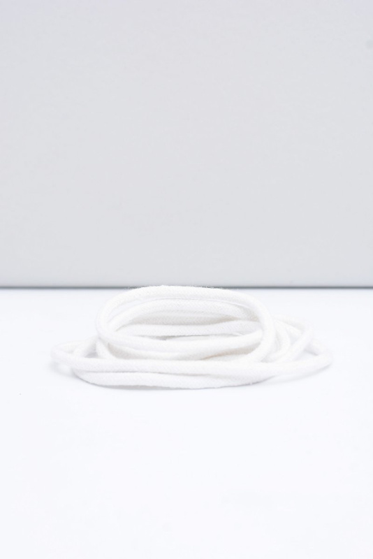 Bílé kulaté šňůrky Corbby