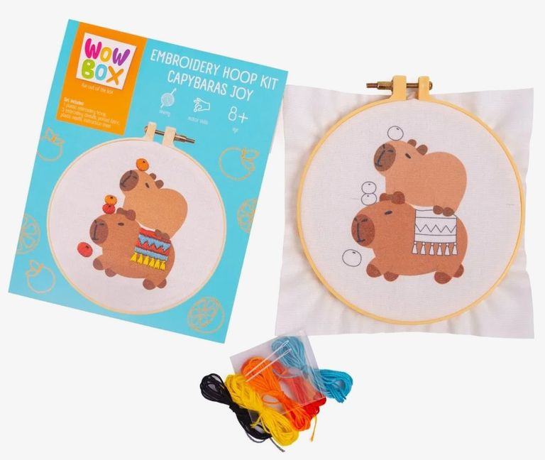 Vyšívací sada s veselým motivem kapybary