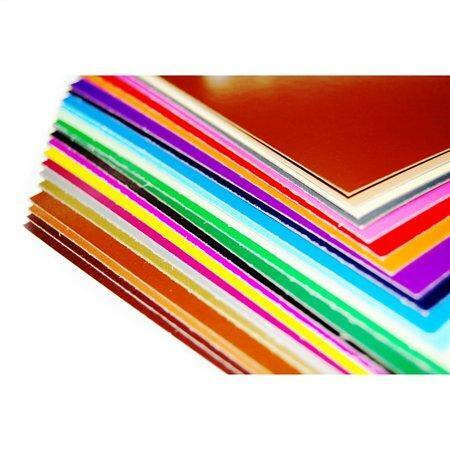 Dekorační karton jednostranný 300g/m2, 48 x 68 cm - červený / 25 ks