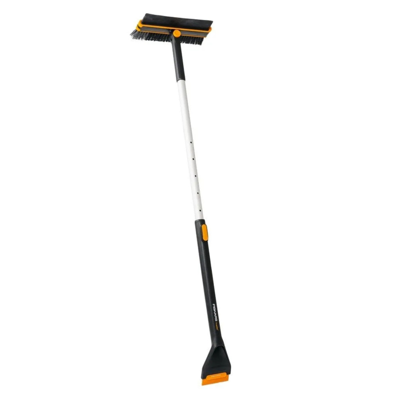 Fiskars Teleskopický smetáček se škrabkou X-series, 96-121 cm