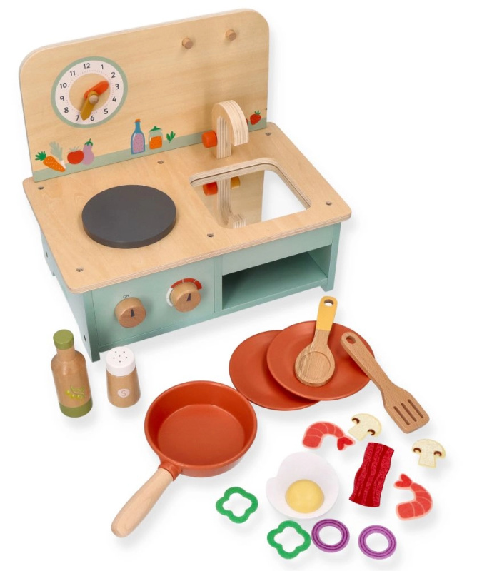 Malá dřevěná kuchyňka s příslušenstvím