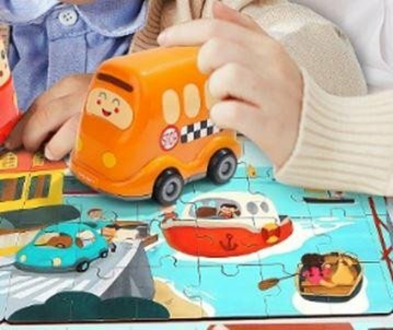 TOP BRIGHT Dřevěné puzzle s hračkou: Školní autobus 24 dílků