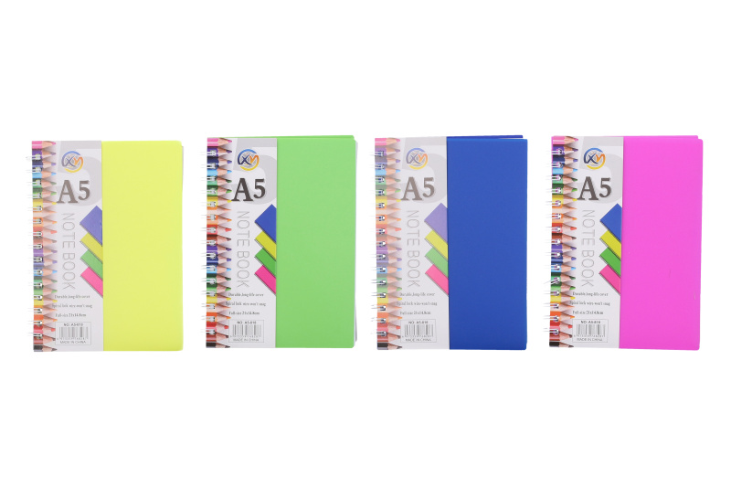 Spirálový linkovaný zápisník A5, 100 stran