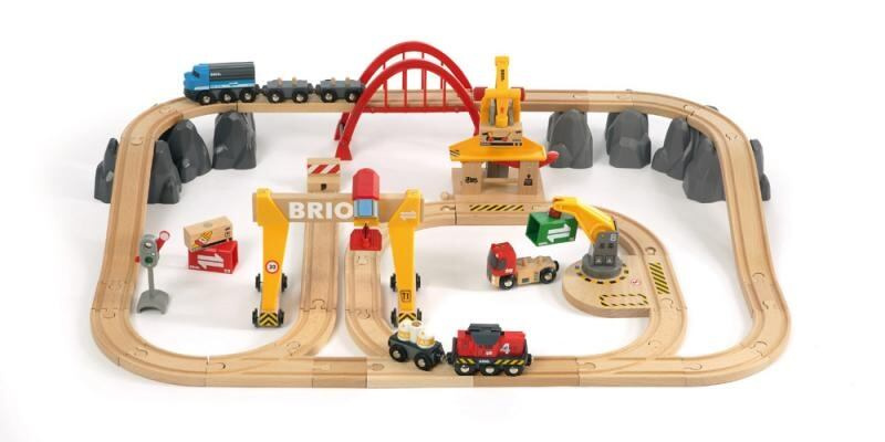 Brio Nákladní vláčkodráha s mostem a překladištěm v plastovém boxu