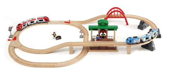 Brio 33512 Vláčkodráha velká s výhybkami, mostem, nástupištěm 42 dílů