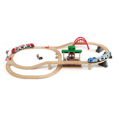 Brio 33512 Vláčkodráha velká s výhybkami, mostem, nástupištěm 42 dílů