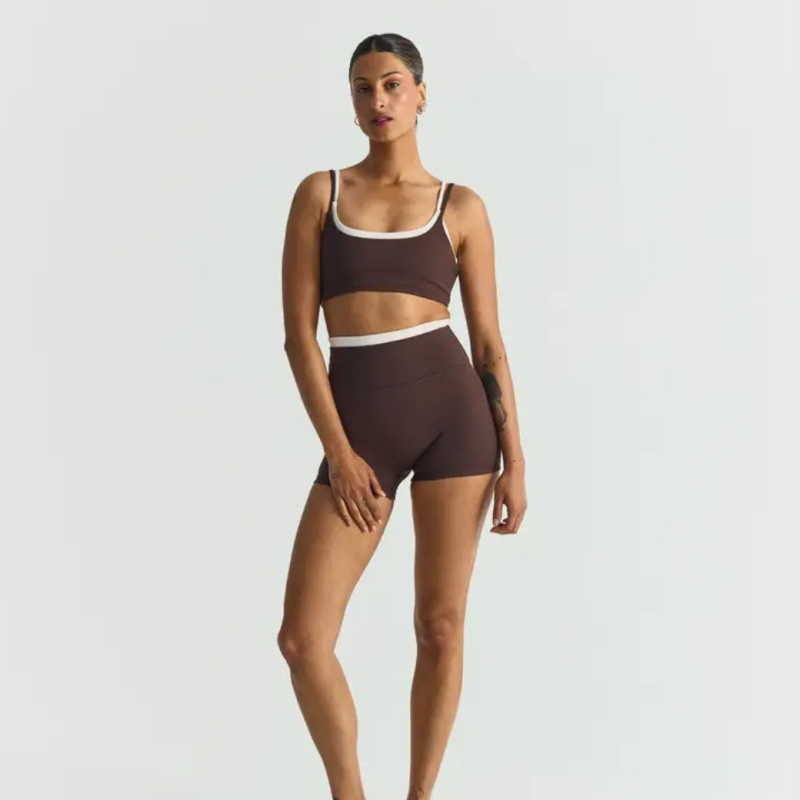 SISTERLY TRIBE Softsculpt šortky s dvojitou vrstvou – Espresso Velikost: S