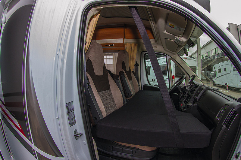 Přistýlka CampSleep - lůžko do kabiny řidiče v obytném automobilu