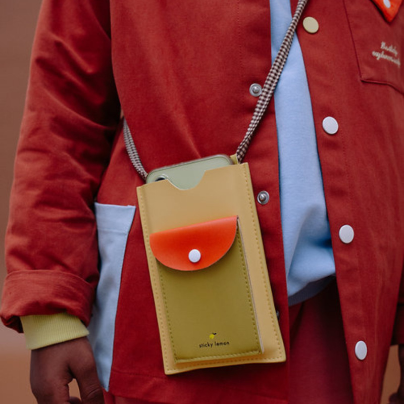 THE STICKY SIS CLUB STICKY LEMON Taštička na mobil - lemon tree + apple juice