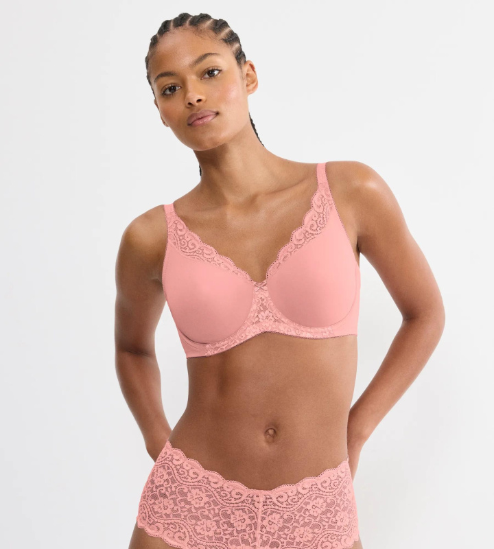 AMOURETTE - Minimizer: krajka a tvarování o jeden košíček Triumph CHERRY ROSE 95G