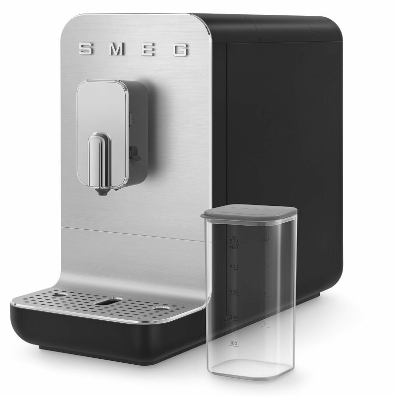 Smeg Automatický kávovar na espresso / cappuccino, BCC13, s dávkovačem mléka, černá BCC13BLMEU