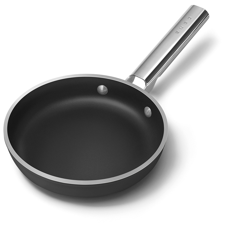 Smeg Pánev s keramickým nepřilnavým povrchem, ∅ 20 cm, matná černá FPF2002BLM